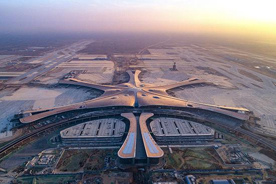 近日,民航局印发《北京大兴国际机场转场投运及"一市两场"航班时刻